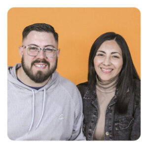 Logotipo de grupo de Radetich, Lucas y Silvina