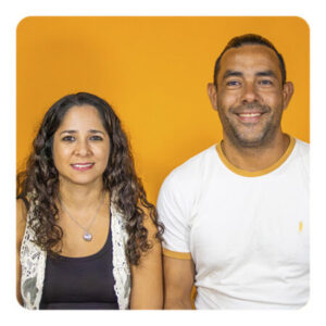 Logotipo de grupo de Cabral, Nicolás y Emilse